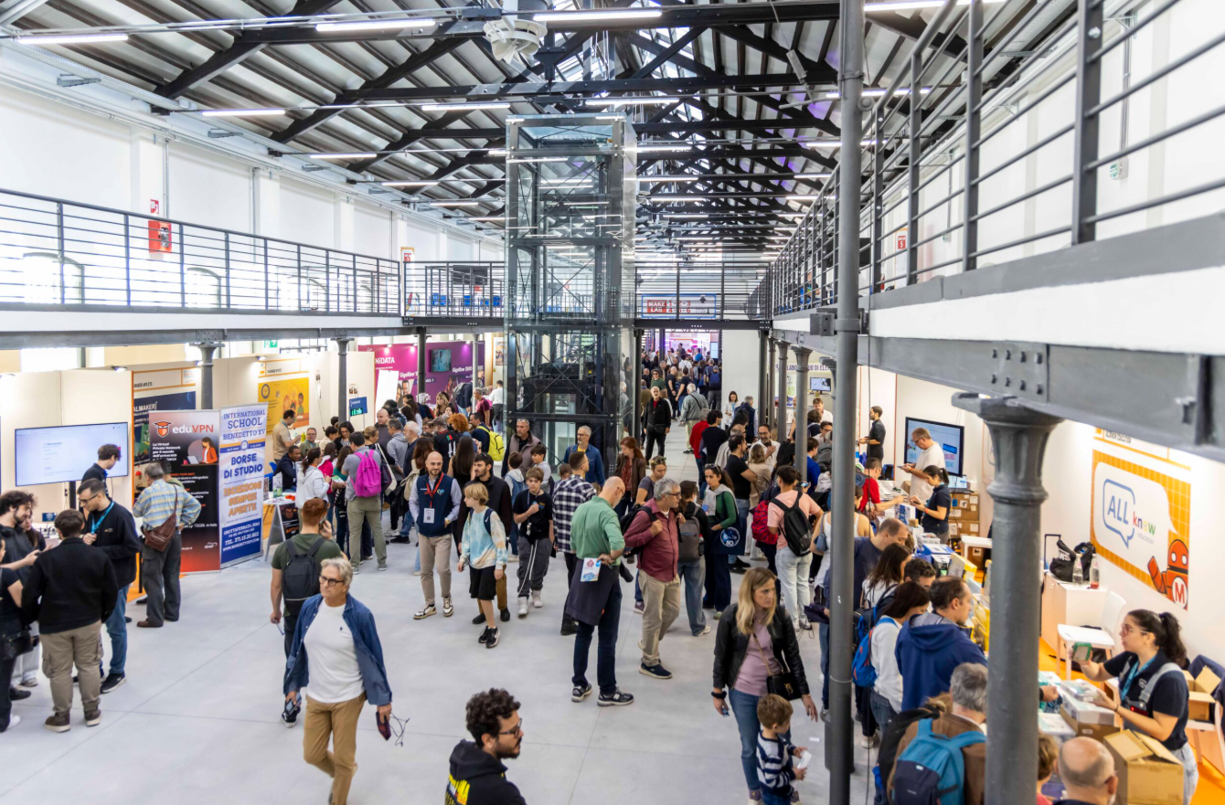 Allestimento Maker Faire al Gazometro